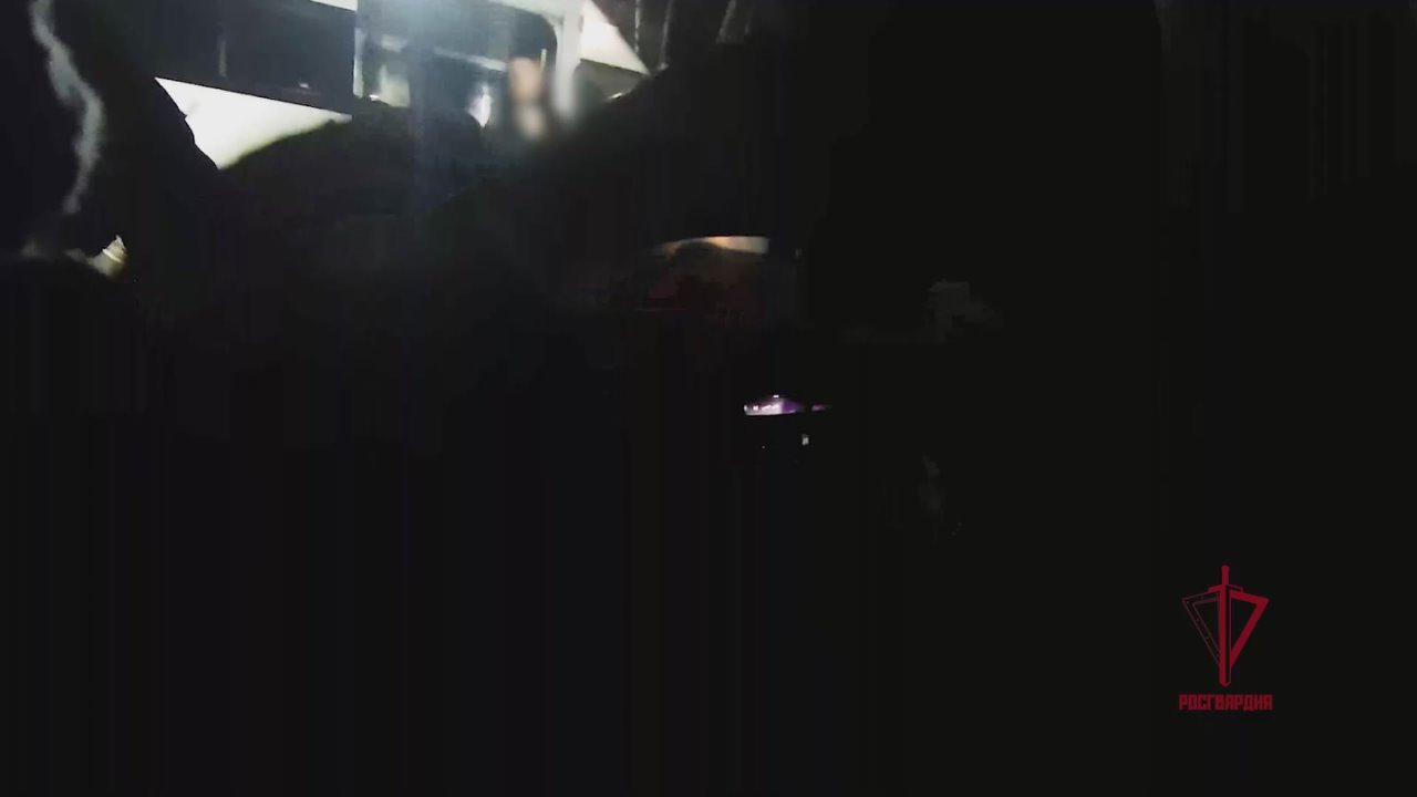 Сотрудниками управления по контролю за оборотом наркотиков областного УМВД при силовой поддержке СОБР Росгвардии около дома по улице Розинга был задержан 43-летний местный житель