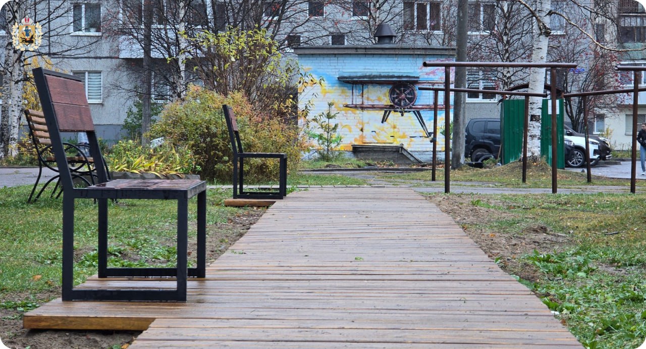 В Октябрьском округе Архангельска появилось новое футбольное поле В Октябрьском округе Архангельска появилось новое футбольное поле