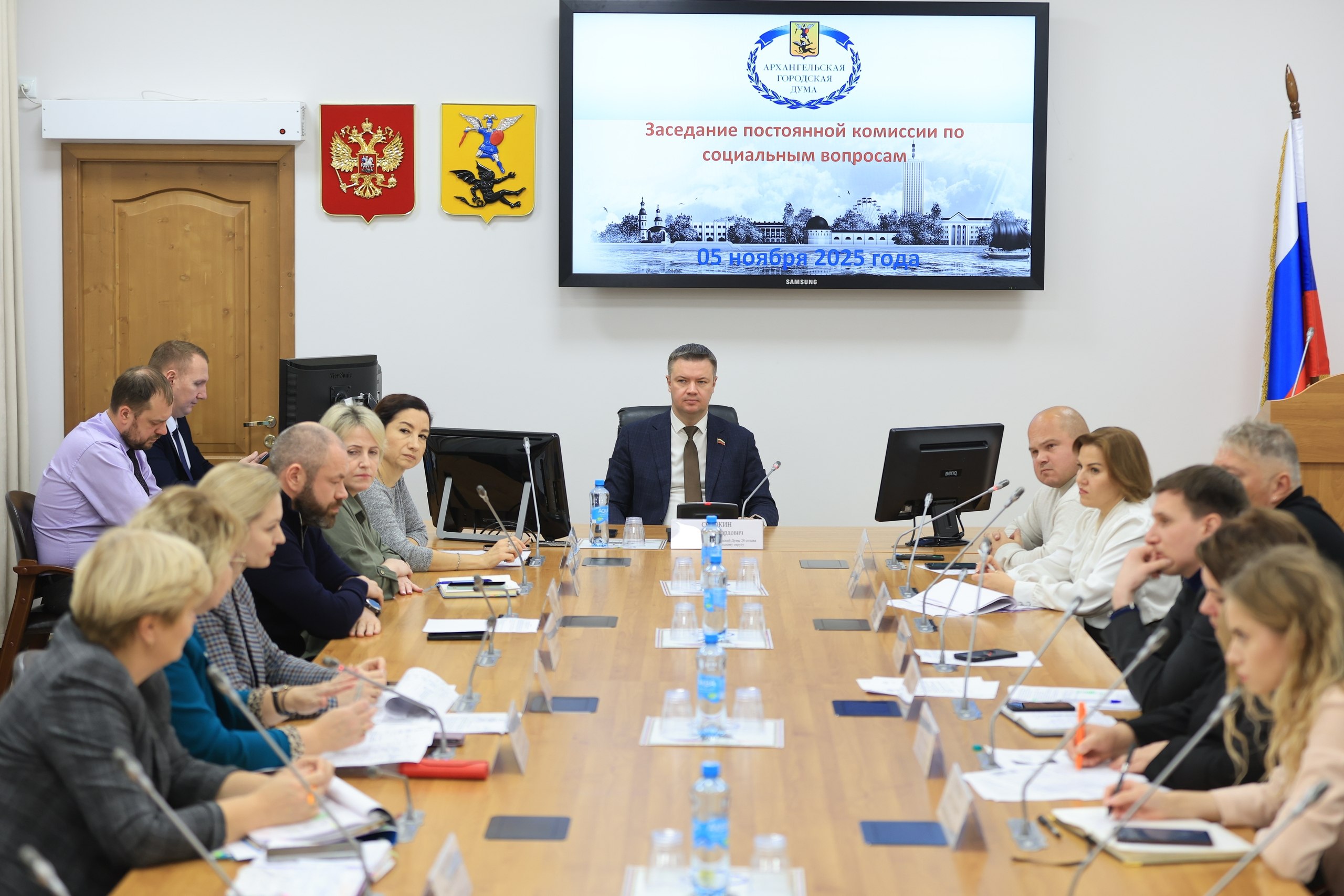 Новости городской думы. В Архангельской городской думе прошло заседание комиссии по социальным вопросам под председательством депутата Сергея Сорокина