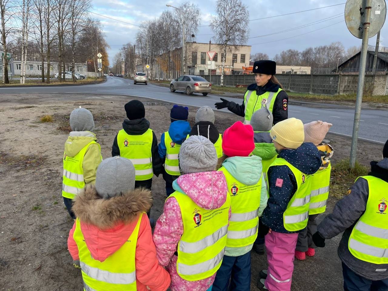 Пока школьники находились на каникулах дошкольники активно повторяли Правила дорожного движения!! Пока школьники находились на каникулах дошкольники активно повторяли Правила дорожного движения!!