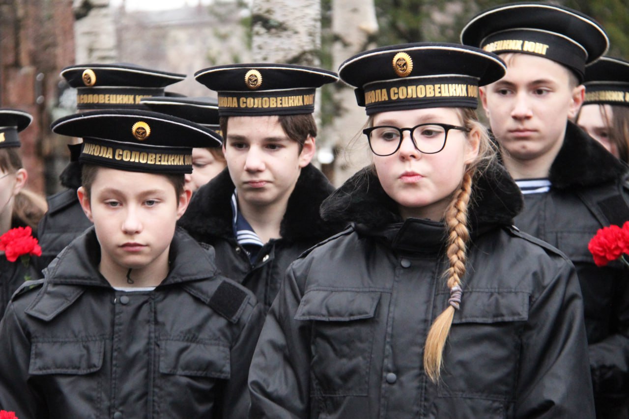 В преддверии Дня памяти сотрудников органов внутренних дел Российской Федерации, погибших при выполнении служебных обязанностей, который отмечается 8 ноября, председатель Архангельской региональной общественной организации... В преддверии Дня памяти сотрудников органов внутренних дел Российской Федерации, погибших при выполнении служебных обязанностей, который отмечается 8 ноября, председатель Архангельской региональной общественной организации...