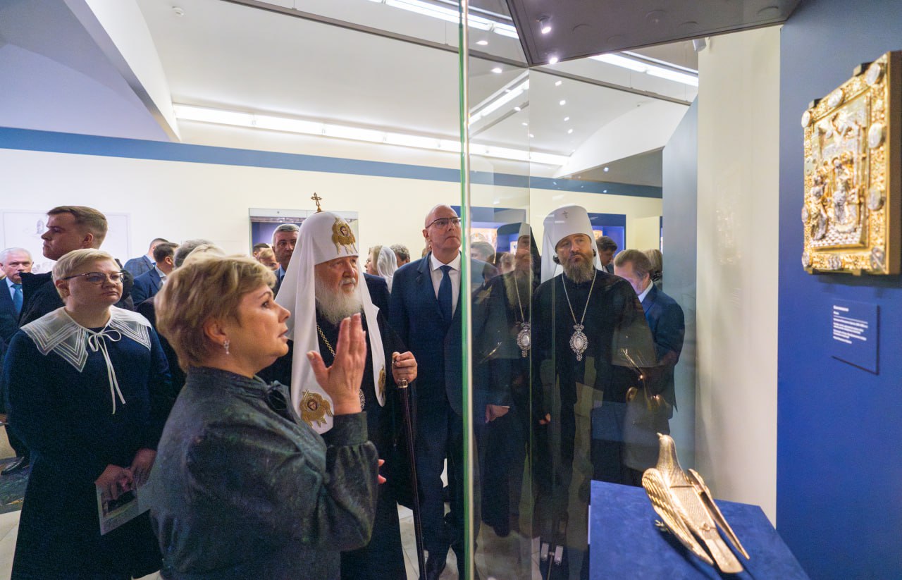 Дмитрий Чернышенко и Патриарх Московский и всея Руси Кирилл открыли выставку, посвященную 600-летию Соловецкого монастыря Дмитрий Чернышенко и Патриарх Московский и всея Руси Кирилл открыли выставку, посвященную 600-летию Соловецкого монастыря