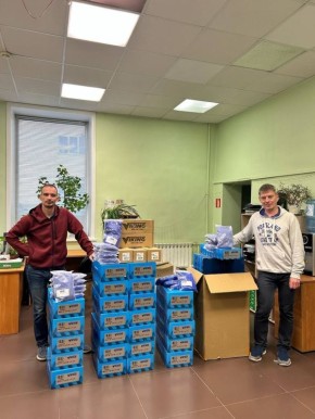 Спортивная школа № 6 получила ценное пополнение — 40 пар конькобежных коньков, 20 пар комбинезонов и 5 пар роликовых коньков!