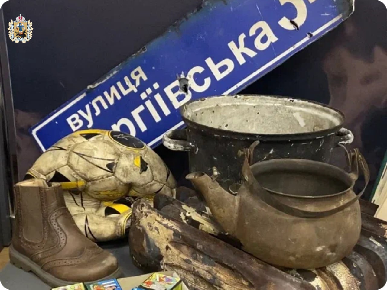 В Архангельске открылась выставка «Чужие и СВОи. Обличия и лица» В Архангельске открылась выставка «Чужие и СВОи. Обличия и лица»