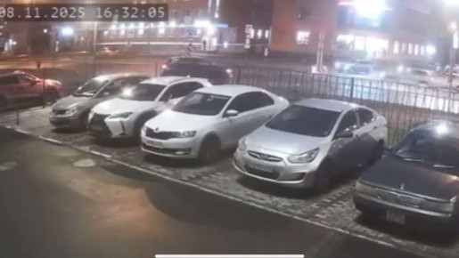 Появилось видео ДТП, в котором водитель сбил двоих пешеходов на ул. Выучейского и скрылся