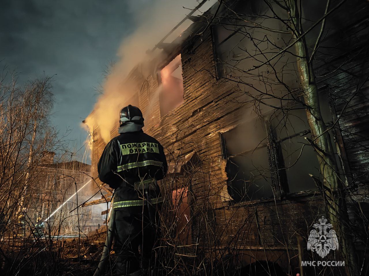Что горит в Архангельске?. Отвечаем: Сегодня в 17:16 поступило сообщение, что по улице Шабалина, 11 произошёл пожар в двухэтажном нежилом деревянном доме Что горит в Архангельске?. Отвечаем: Сегодня в 17:16 поступило сообщение, что по улице Шабалина, 11 произошёл пожар в двухэтажном нежилом деревянном доме