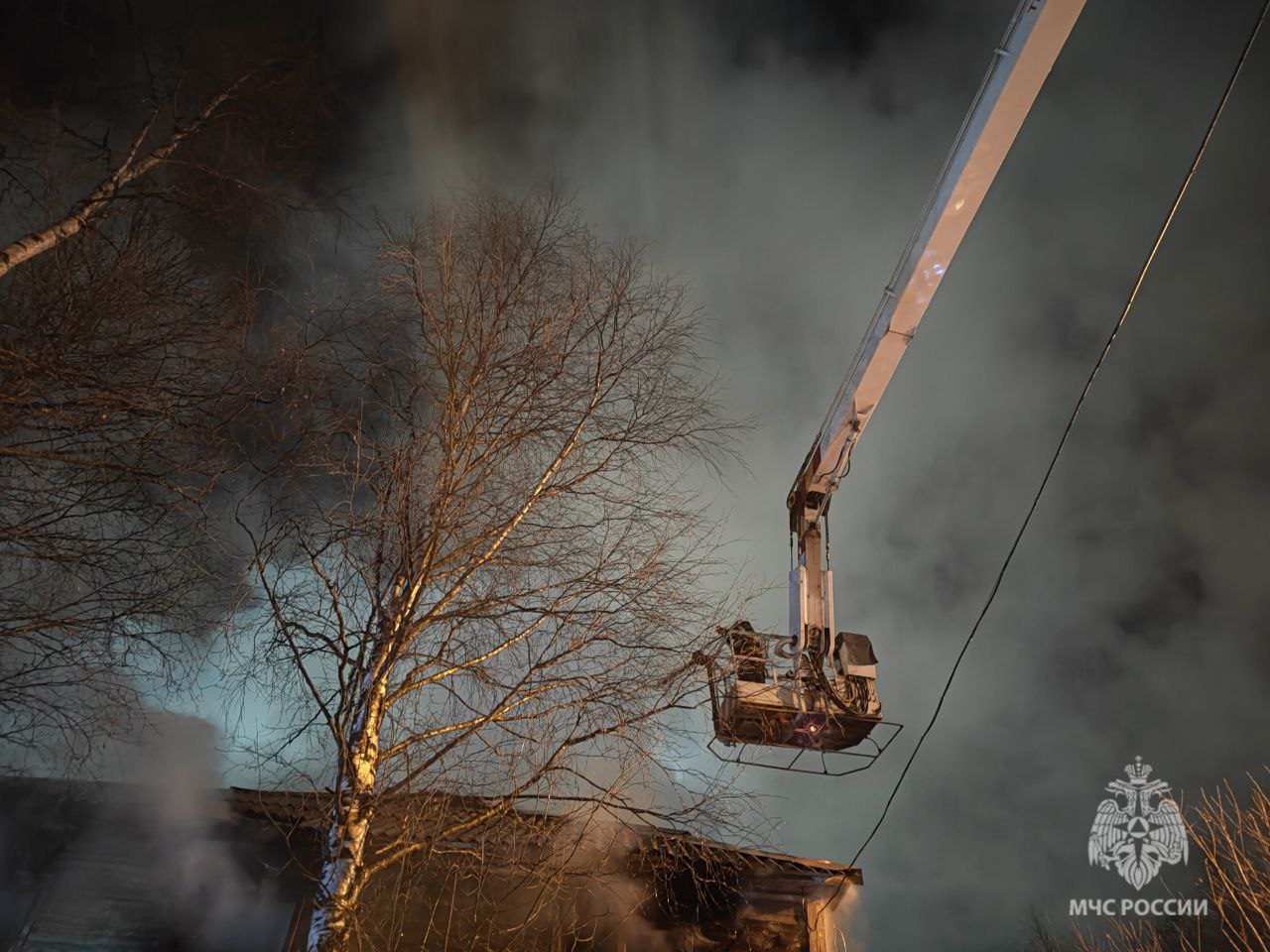 Что горит в Архангельске?. Отвечаем: Сегодня в 17:16 поступило сообщение, что по улице Шабалина, 11 произошёл пожар в двухэтажном нежилом деревянном доме Что горит в Архангельске?. Отвечаем: Сегодня в 17:16 поступило сообщение, что по улице Шабалина, 11 произошёл пожар в двухэтажном нежилом деревянном доме