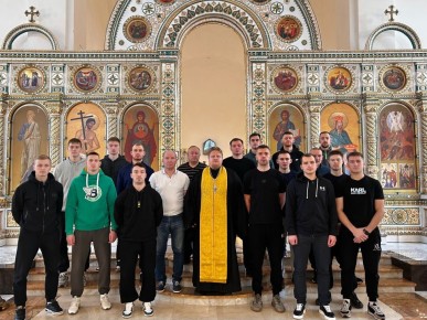 «Водник» готов к играм не только физически, но и духовно! Накануне старта Чемпионата России команда посетила Спасо-Преображенский храм, где получила благословение от иерея Андрея Слинякова