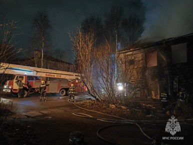 Что горит в Архангельске?. Отвечаем: Сегодня в 17:16 поступило сообщение, что по улице Шабалина, 11 произошёл пожар в двухэтажном нежилом деревянном доме