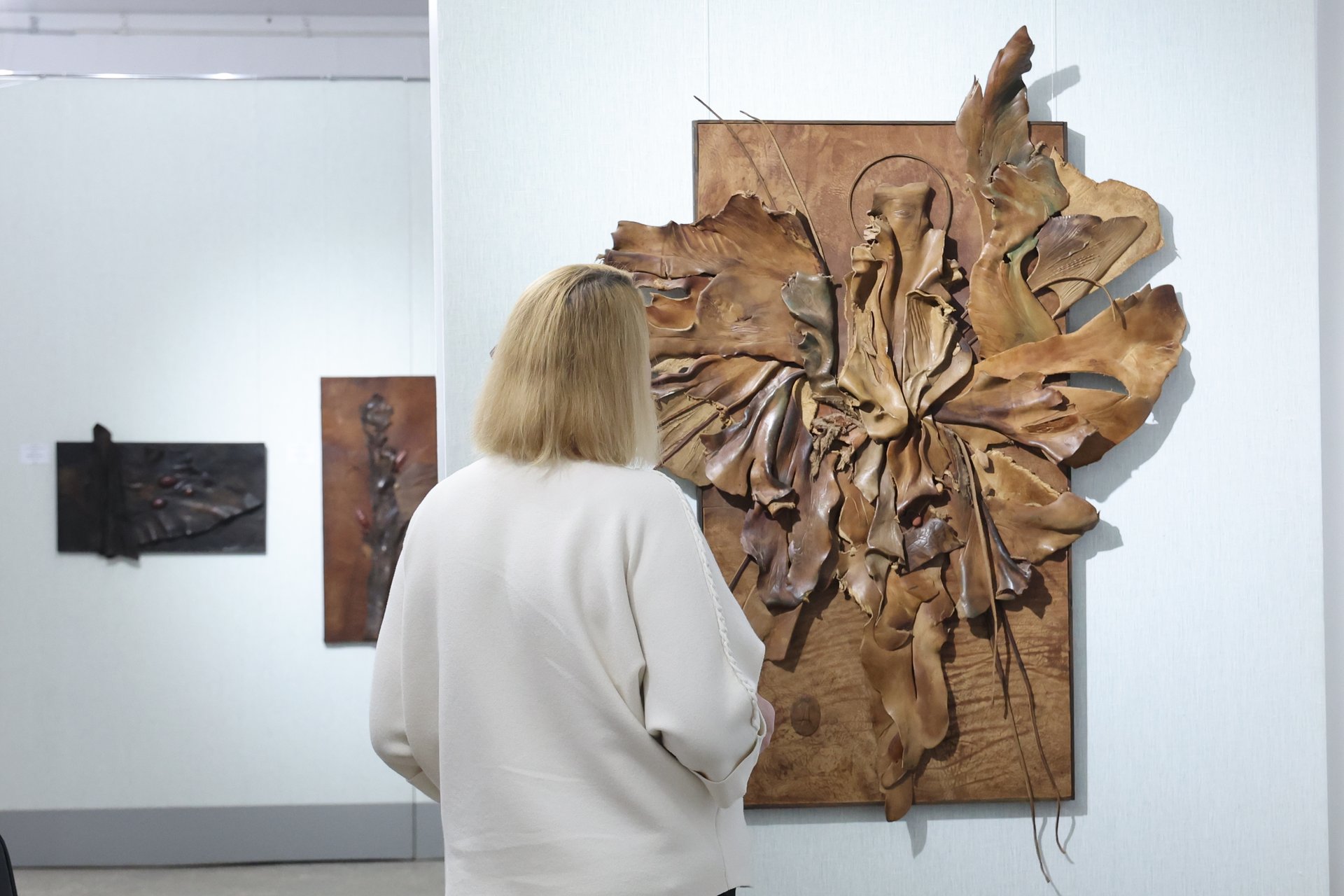 В эти минуты в Выставочном зале Союза художников открылась межрегиональная выставка «Архангельские художники и друзья», посвященная 90-летию Архангельского отделения союза художников В эти минуты в Выставочном зале Союза художников открылась межрегиональная выставка «Архангельские художники и друзья», посвященная 90-летию Архангельского отделения союза художников