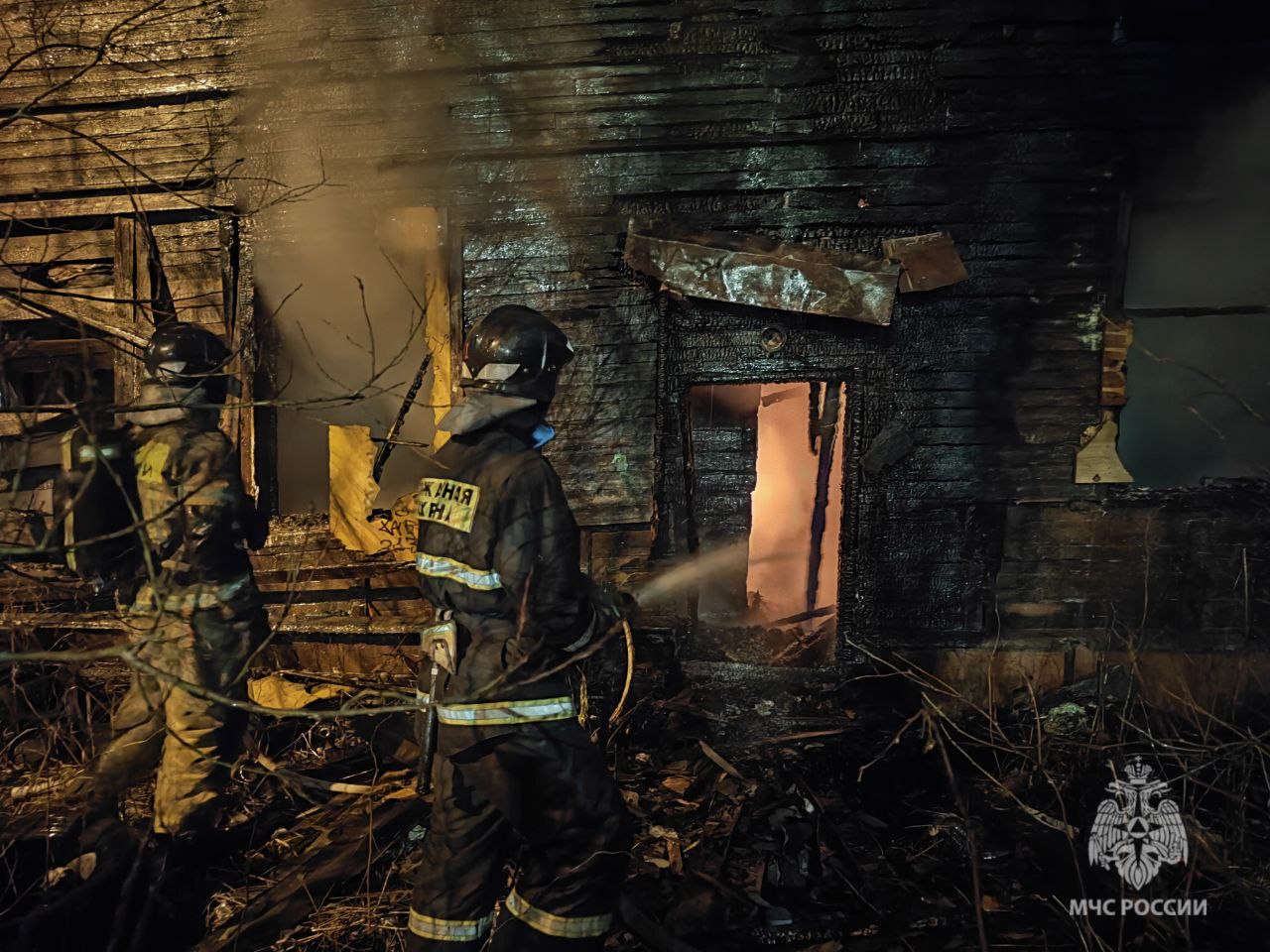Что горит в Архангельске?. Отвечаем: Сегодня в 17:16 поступило сообщение, что по улице Шабалина, 11 произошёл пожар в двухэтажном нежилом деревянном доме Что горит в Архангельске?. Отвечаем: Сегодня в 17:16 поступило сообщение, что по улице Шабалина, 11 произошёл пожар в двухэтажном нежилом деревянном доме