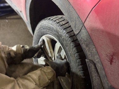 Первый лед на лужах, утренний иней на стекле