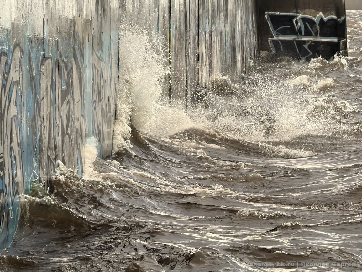 Большая вода пришла в Архангельск Большая вода пришла в Архангельск