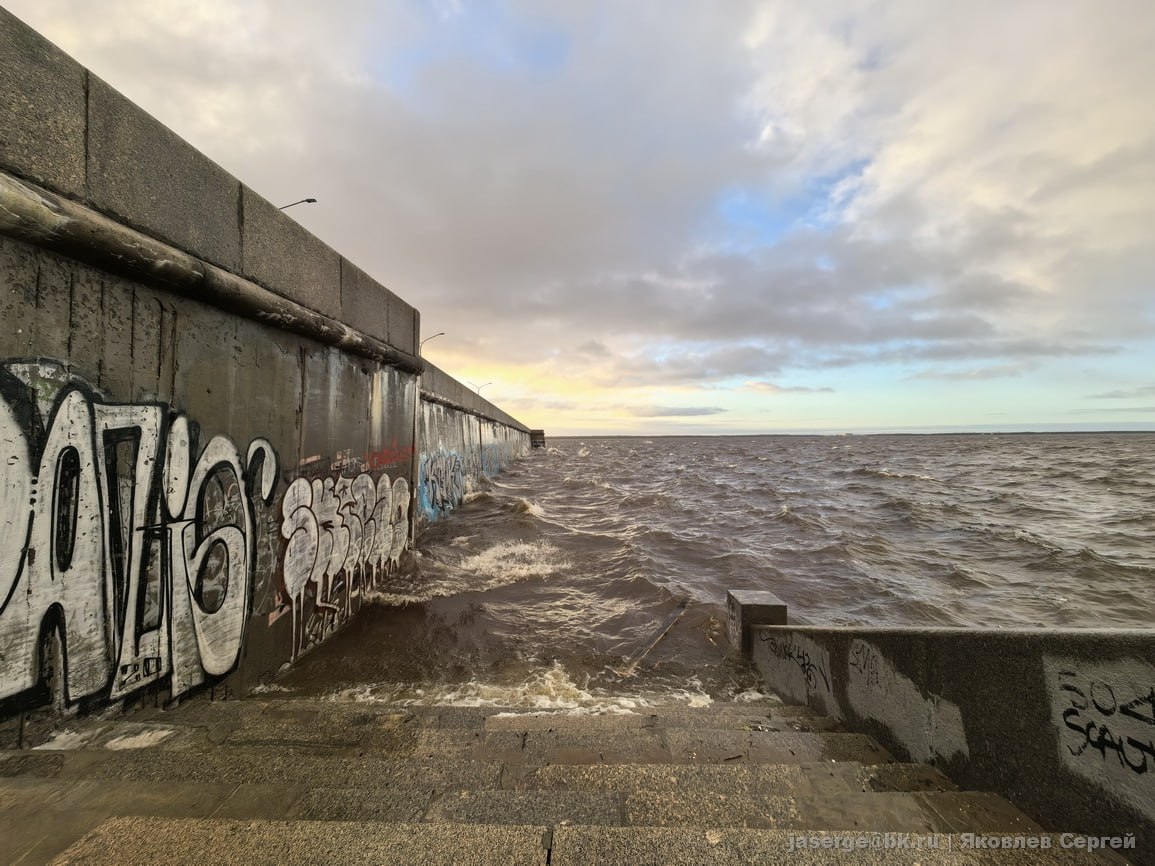 Большая вода пришла в Архангельск Большая вода пришла в Архангельск