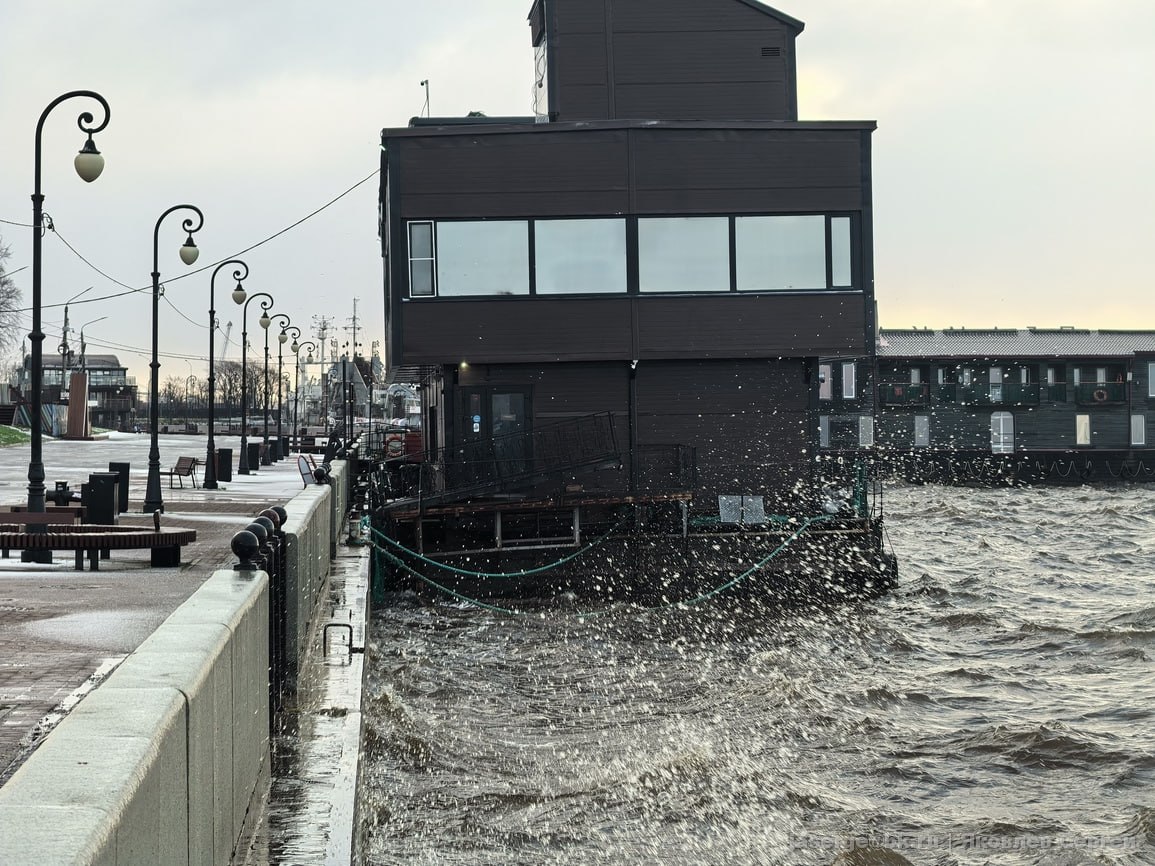 Большая вода пришла в Архангельск Большая вода пришла в Архангельск