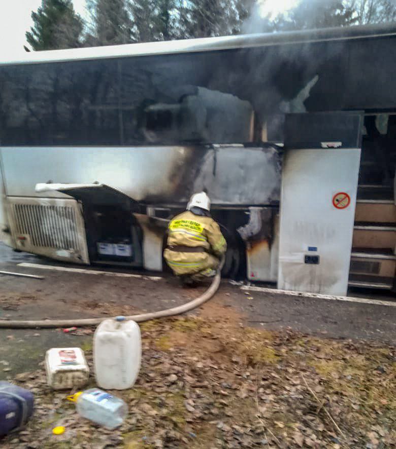 На трассе в Котласском округе загорелся рейсовый автобус