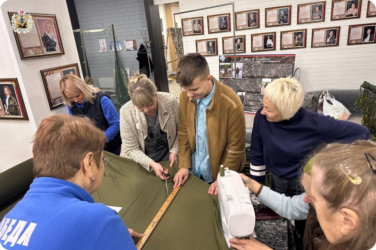 Волонтеры региона проводят мастер-классы по пошиву одежды для бойцов СВО Волонтеры региона проводят мастер-классы по пошиву одежды для бойцов СВО