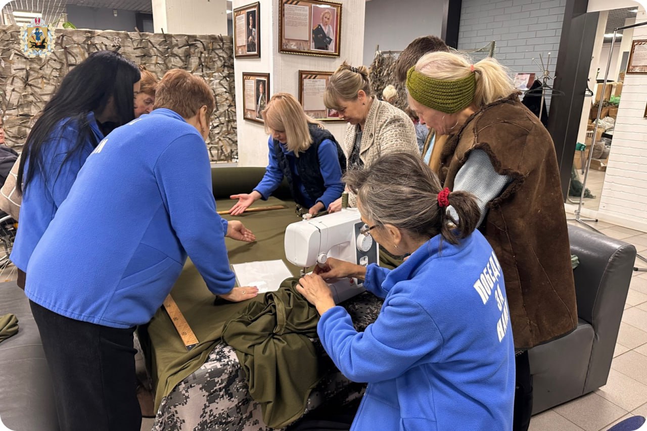 Волонтеры региона проводят мастер-классы по пошиву одежды для бойцов СВО Волонтеры региона проводят мастер-классы по пошиву одежды для бойцов СВО