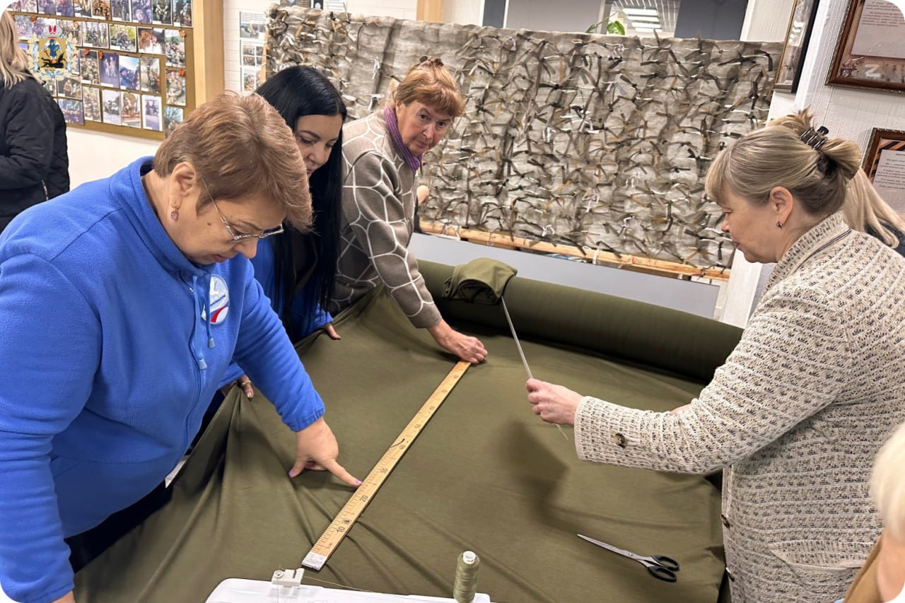 Волонтеры региона проводят мастер-классы по пошиву одежды для бойцов СВО Волонтеры региона проводят мастер-классы по пошиву одежды для бойцов СВО