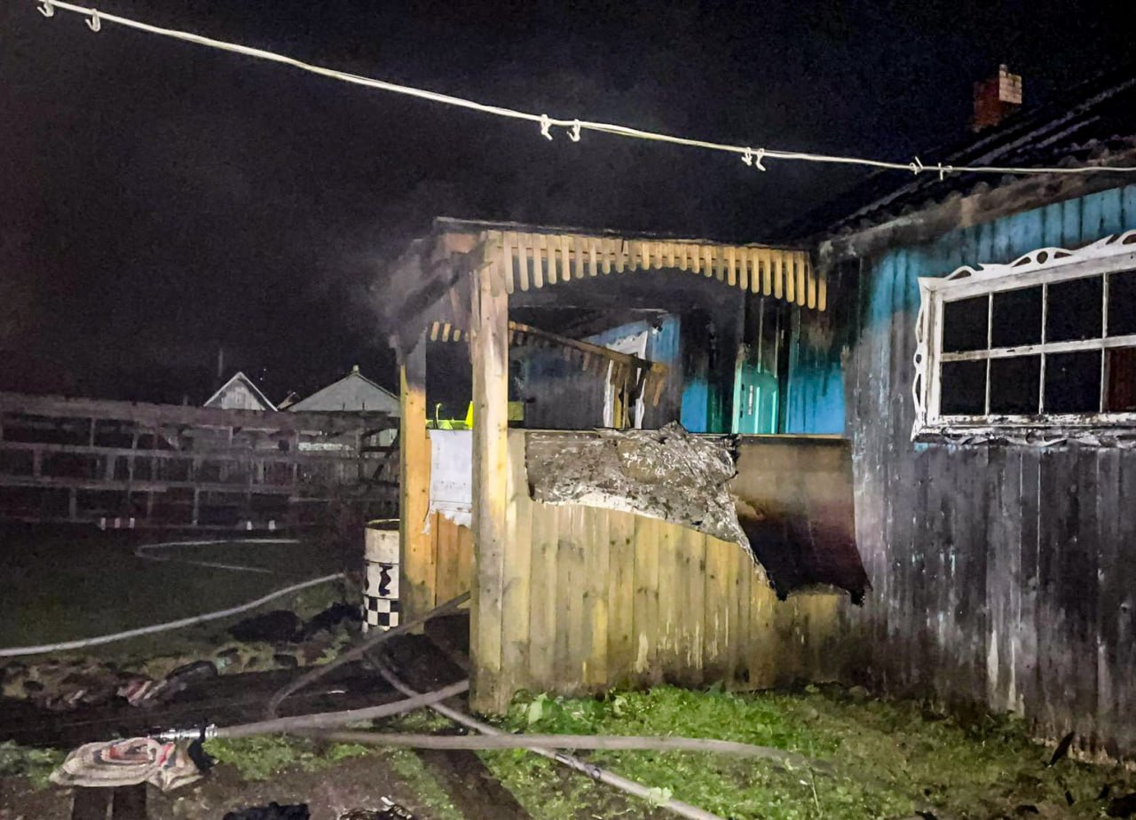 В Коношском районе при пожаре погибли два человека В Коношском районе при пожаре погибли два человека