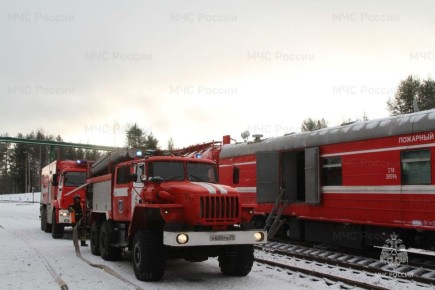 В Архангельске прошло пожарно-тактическое занятие с привлечением пожарного поезда