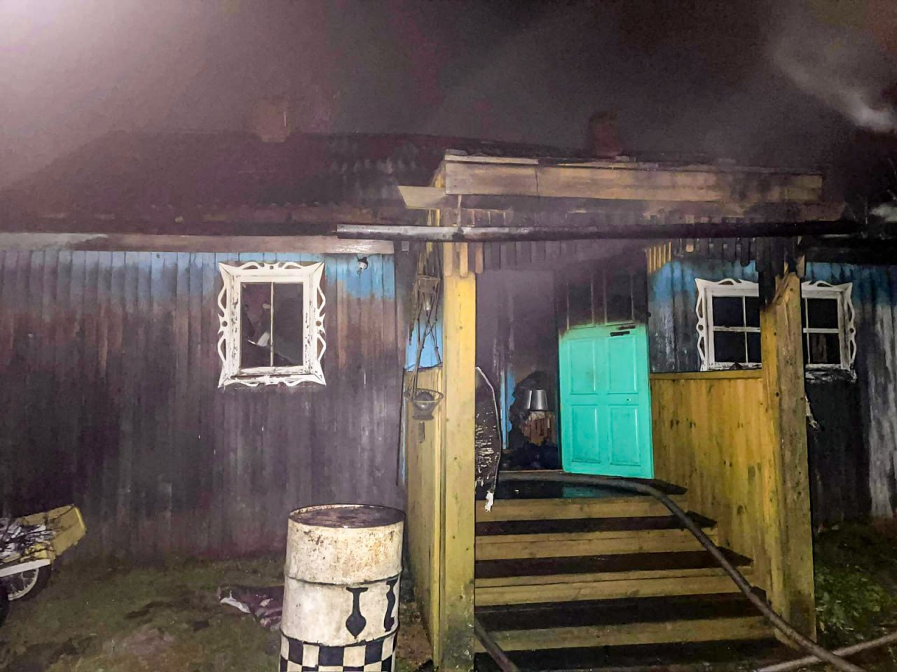 В Коношском районе при пожаре погибли два человека В Коношском районе при пожаре погибли два человека