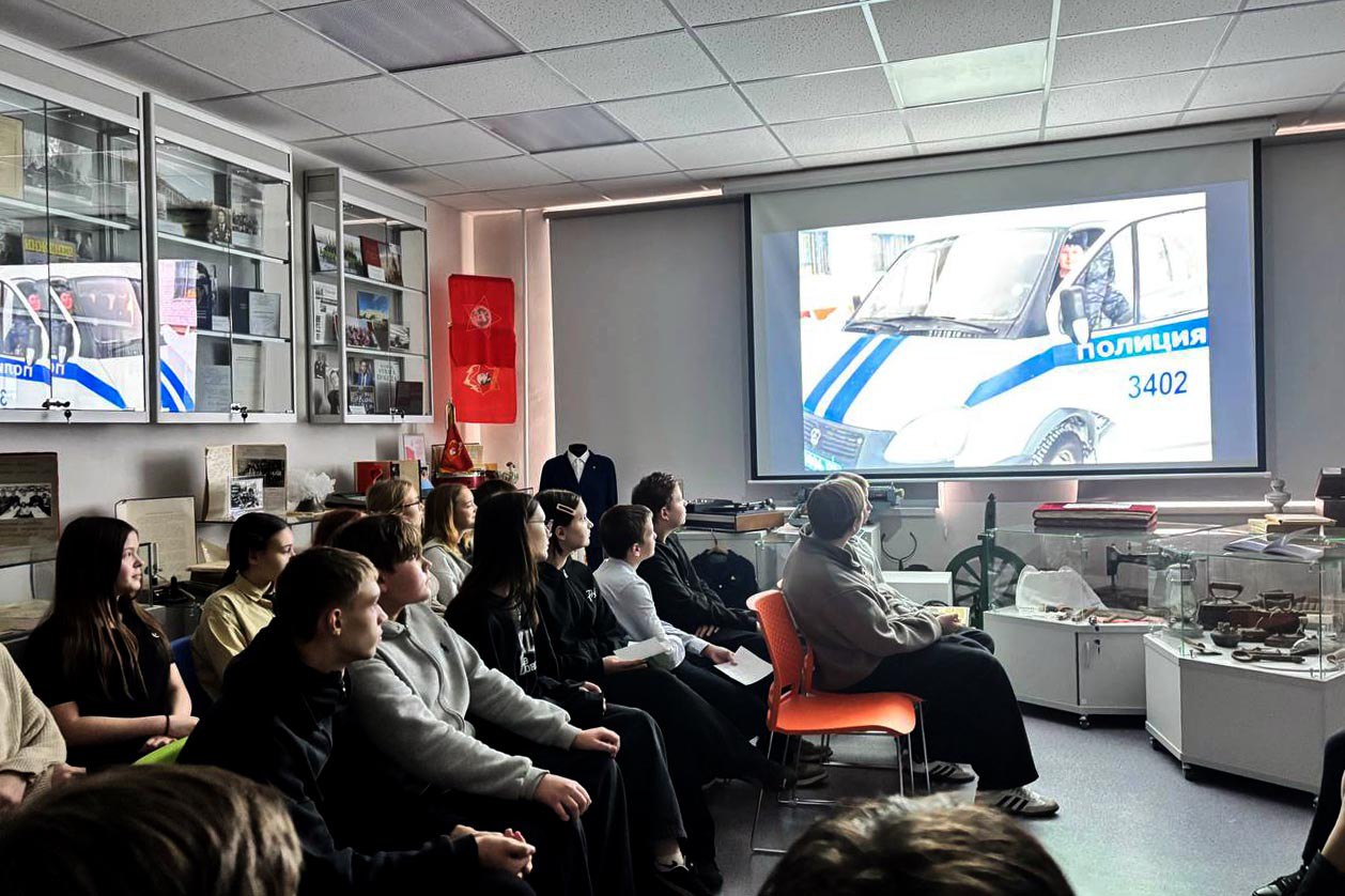 В Плесецком округе полицейские провели «открытый диалог» со школьниками В Плесецком округе полицейские провели «открытый диалог» со школьниками