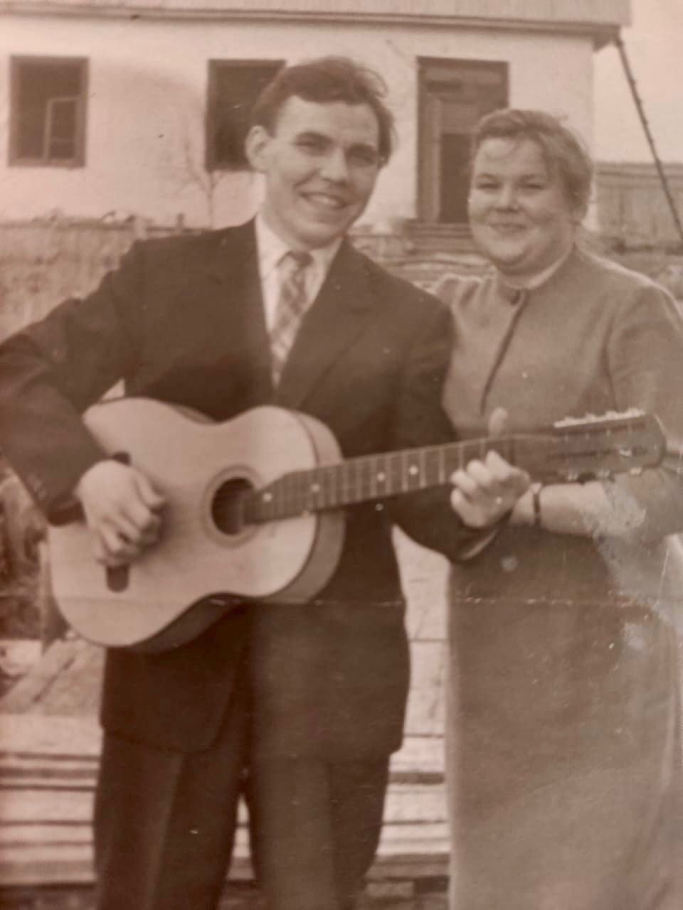 Игорь Арсентьев: Сегодня в Почётную книгу отдела ЗАГС по Северодвинску внесена ещё одна знаменательная запись Игорь Арсентьев: Сегодня в Почётную книгу отдела ЗАГС по Северодвинску внесена ещё одна знаменательная запись