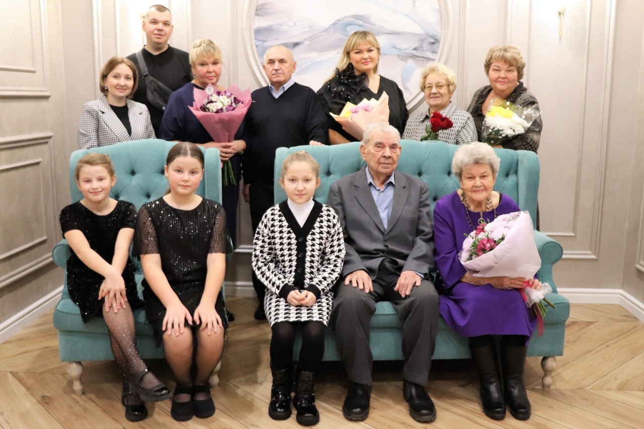 Игорь Арсентьев: Сегодня в Почётную книгу отдела ЗАГС по Северодвинску внесена ещё одна знаменательная запись Игорь Арсентьев: Сегодня в Почётную книгу отдела ЗАГС по Северодвинску внесена ещё одна знаменательная запись