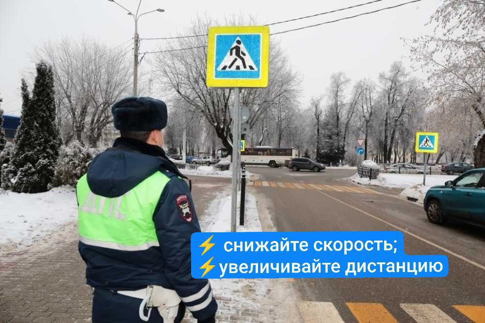 Госавтоинспекция Архангельской области желает всем участникам дорожного движения хороших выходных и призывает водителей к повышенной осторожности в связи с осложнившимися дорожными и погодными условиями