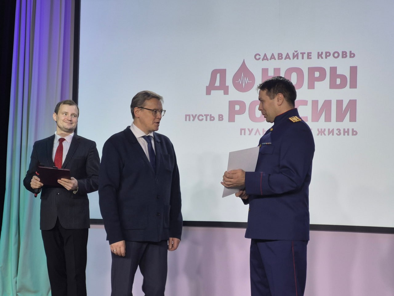 Сотрудникам следственного управления вручены благодарности за участие во Всероссийской эстафете факела «Огонь жизни» Сотрудникам следственного управления вручены благодарности за участие во Всероссийской эстафете факела «Огонь жизни»