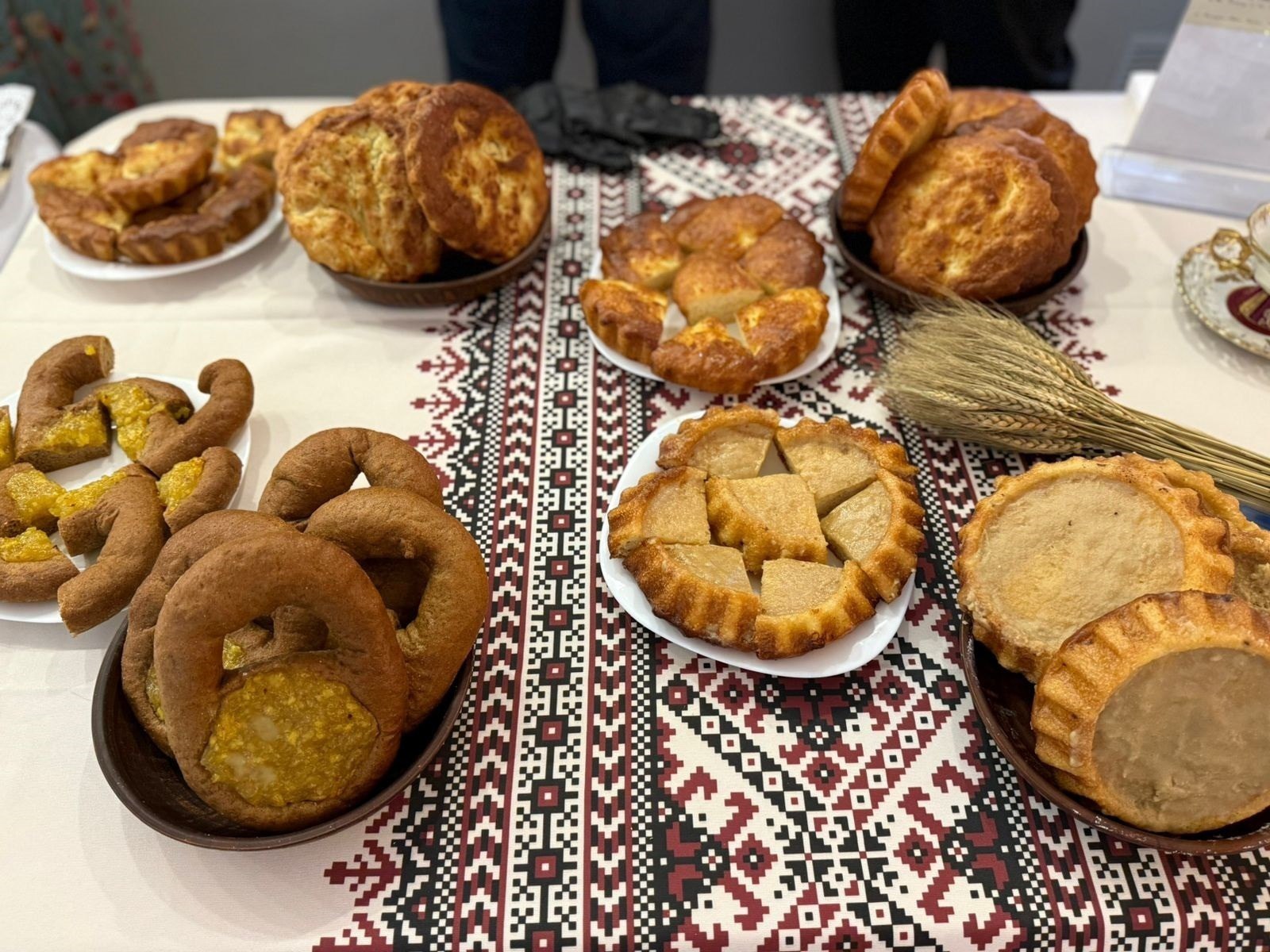 Румяные, пышные, ароматные северные шанежки боролись за звание самой- самой вкусной и красивой шаньги в городе Румяные, пышные, ароматные северные шанежки боролись за звание самой- самой вкусной и красивой шаньги в городе