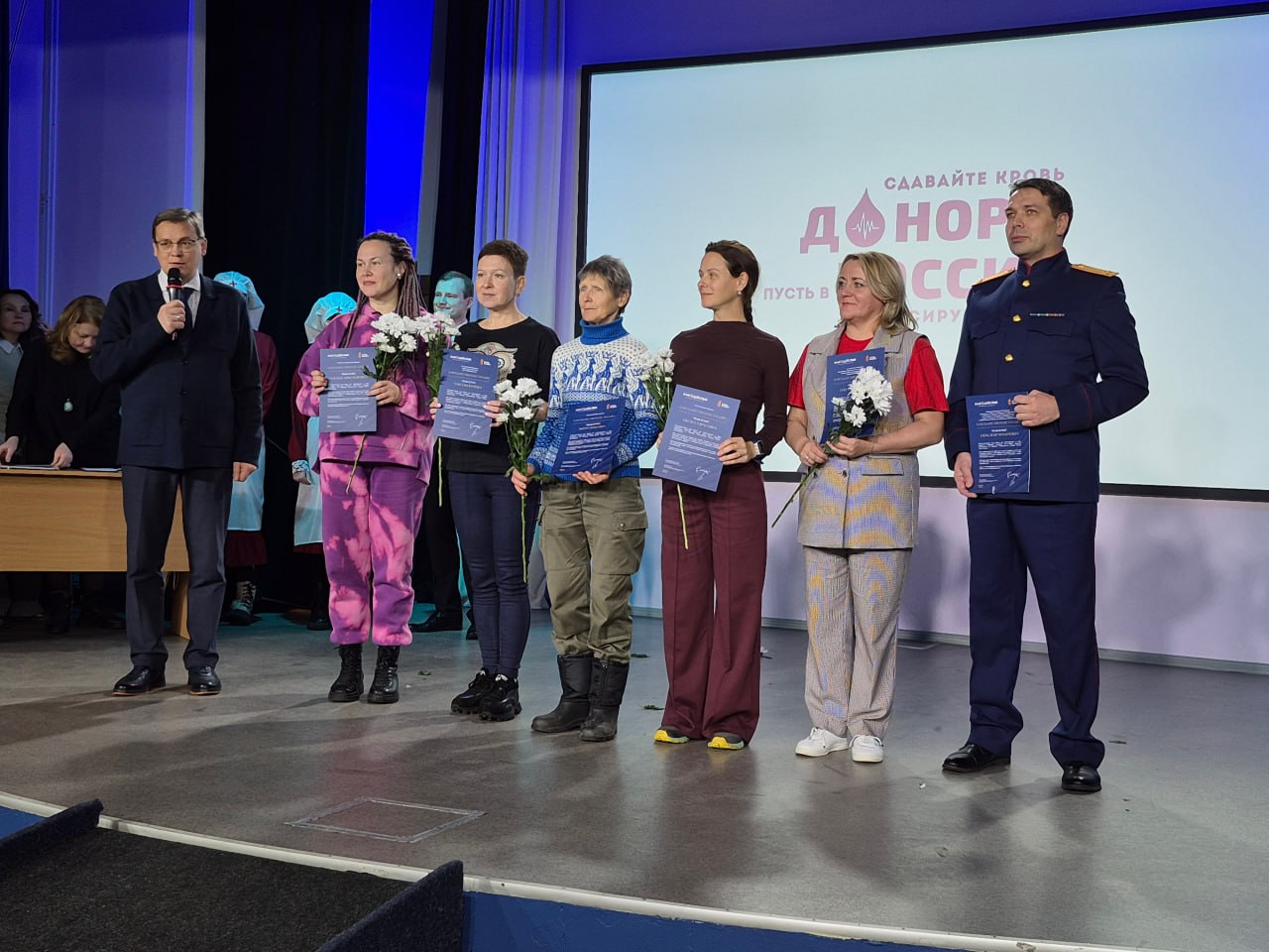 Сотрудникам следственного управления вручены благодарности за участие во Всероссийской эстафете факела «Огонь жизни»