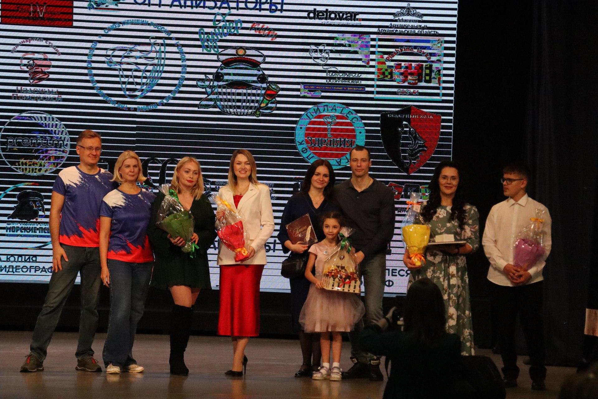 Накануне Всемирного дня ребёнка в культурном центре «Соломбала-Арт» прошло тёплое и душевное событие — торжественное награждение победителей V областного конкурса видеороликов «Семейные ценности и традиции» Накануне Всемирного дня ребёнка в культурном центре «Соломбала-Арт» прошло тёплое и душевное событие — торжественное награждение победителей V областного конкурса видеороликов «Семейные ценности и традиции»