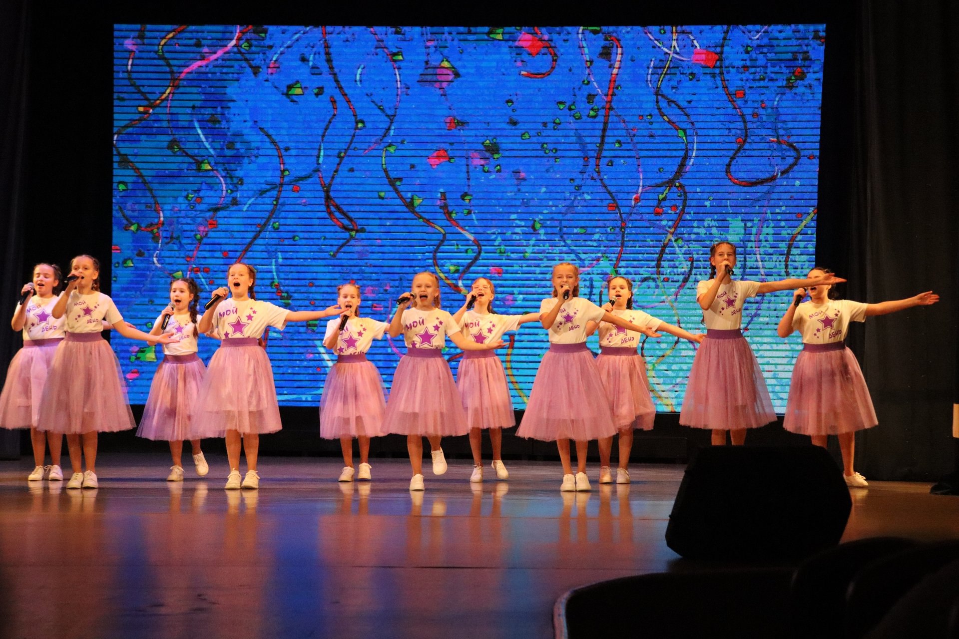 Накануне Всемирного дня ребёнка в культурном центре «Соломбала-Арт» прошло тёплое и душевное событие — торжественное награждение победителей V областного конкурса видеороликов «Семейные ценности и традиции» Накануне Всемирного дня ребёнка в культурном центре «Соломбала-Арт» прошло тёплое и душевное событие — торжественное награждение победителей V областного конкурса видеороликов «Семейные ценности и традиции»