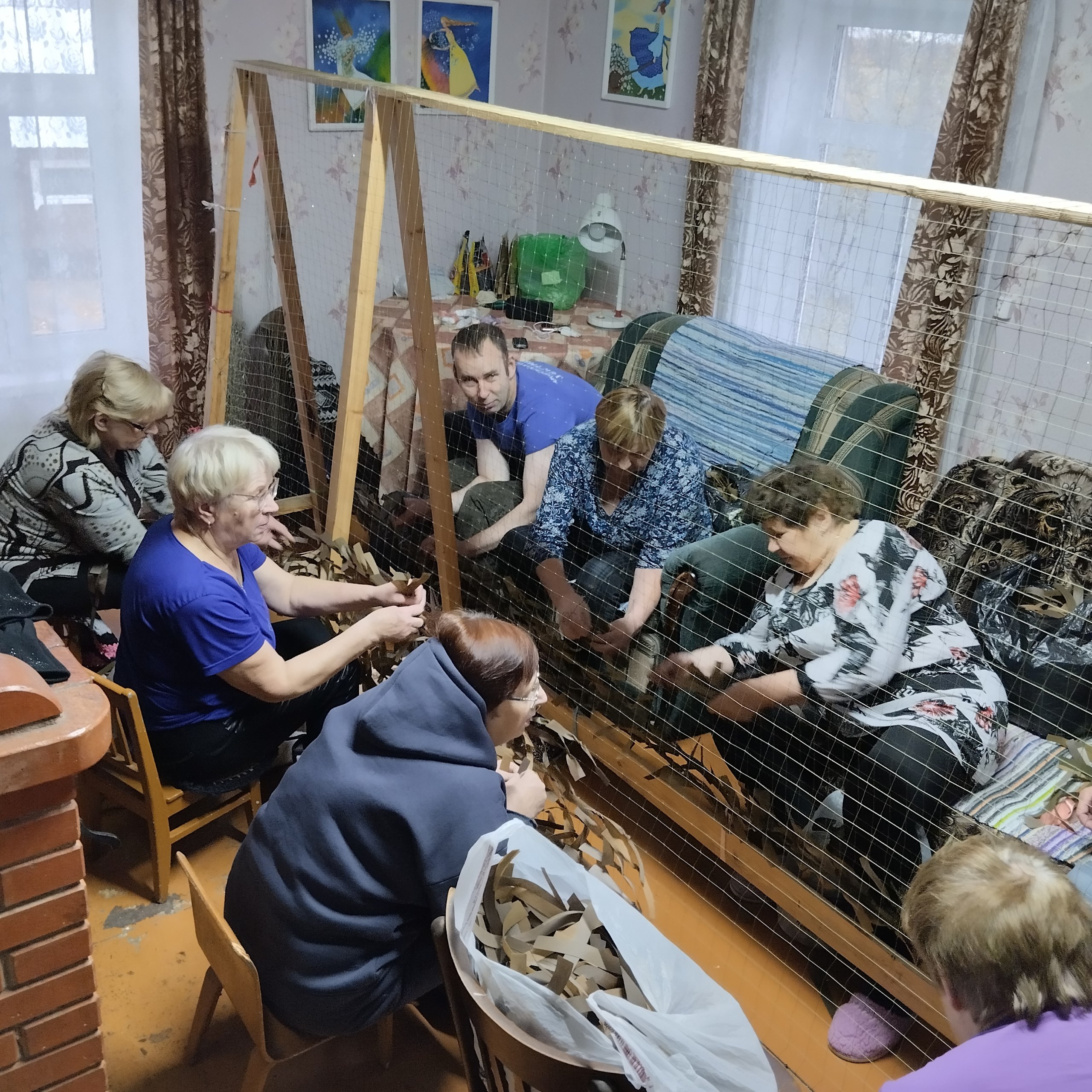 100 маскировочных сетей для бойцов – результат волонтёрской группы «Zа Мир Кегостров» 100 маскировочных сетей для бойцов – результат волонтёрской группы «Zа Мир Кегостров»