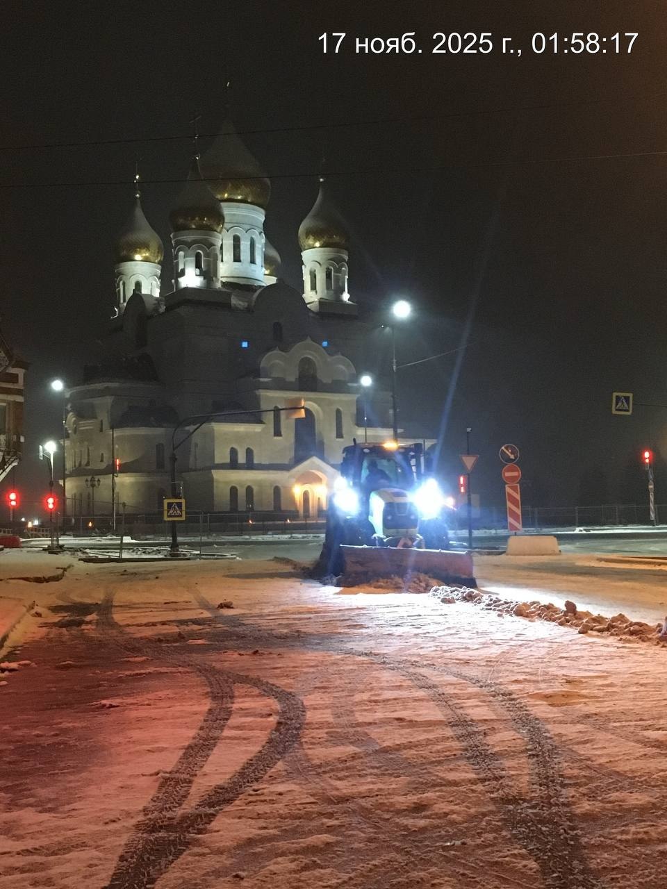 Ежедневно бригады «Мезенского дорожного управления»дорожного участка выполняют работы по очистке тротуаров и проезжей части от снега и устранению зимней скользкости Ежедневно бригады «Мезенского дорожного управления»дорожного участка выполняют работы по очистке тротуаров и проезжей части от снега и устранению зимней скользкости