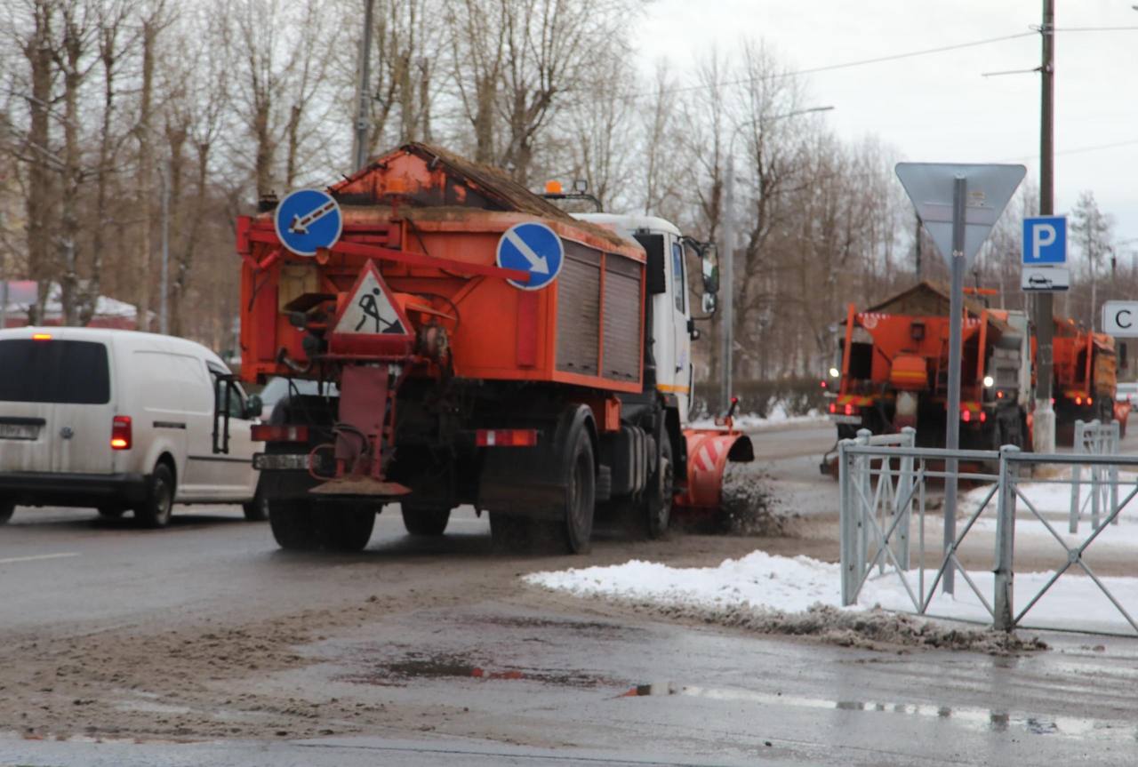 Игорь Арсентьев: Около 40 единиц техники обеспечивают чистоту в городе Игорь Арсентьев: Около 40 единиц техники обеспечивают чистоту в городе