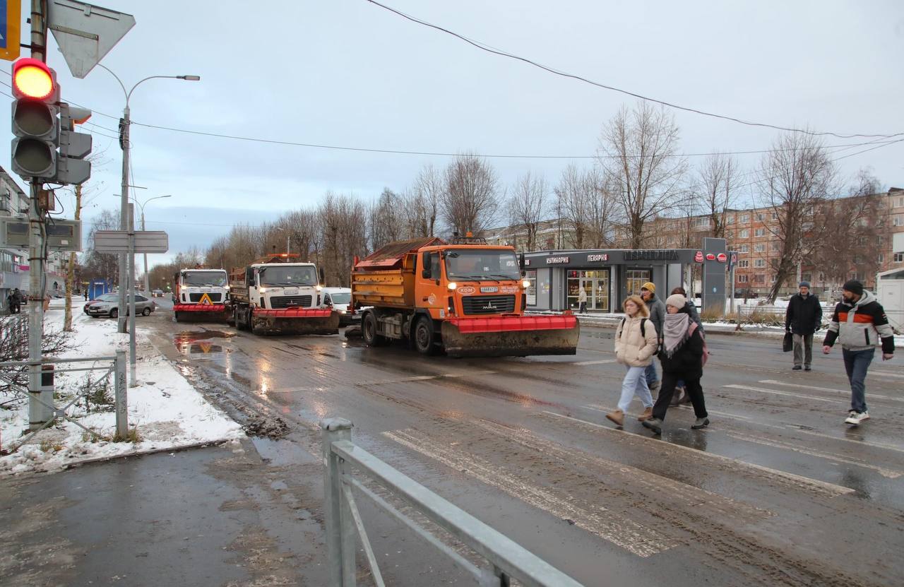 Игорь Арсентьев: Около 40 единиц техники обеспечивают чистоту в городе Игорь Арсентьев: Около 40 единиц техники обеспечивают чистоту в городе