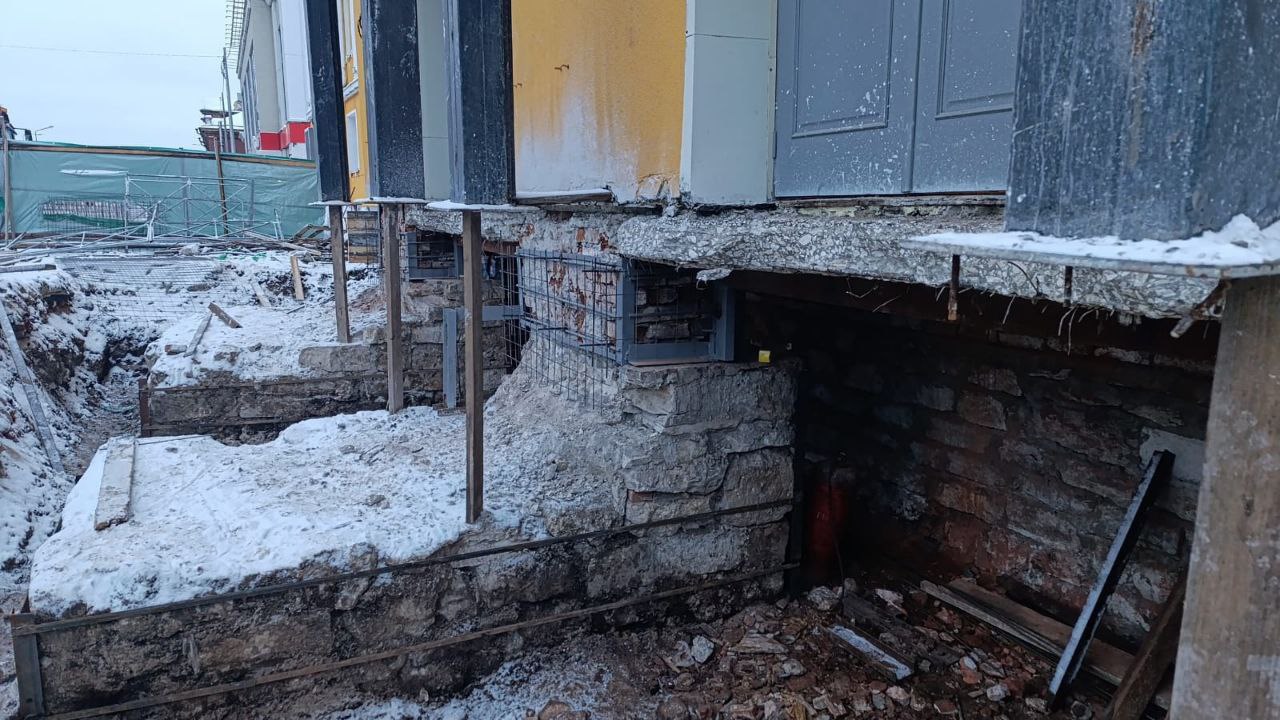 Тротуар вдоль Троицкого проспекта у Театра кукол в Архангельске будет перекрыт до начала декабря