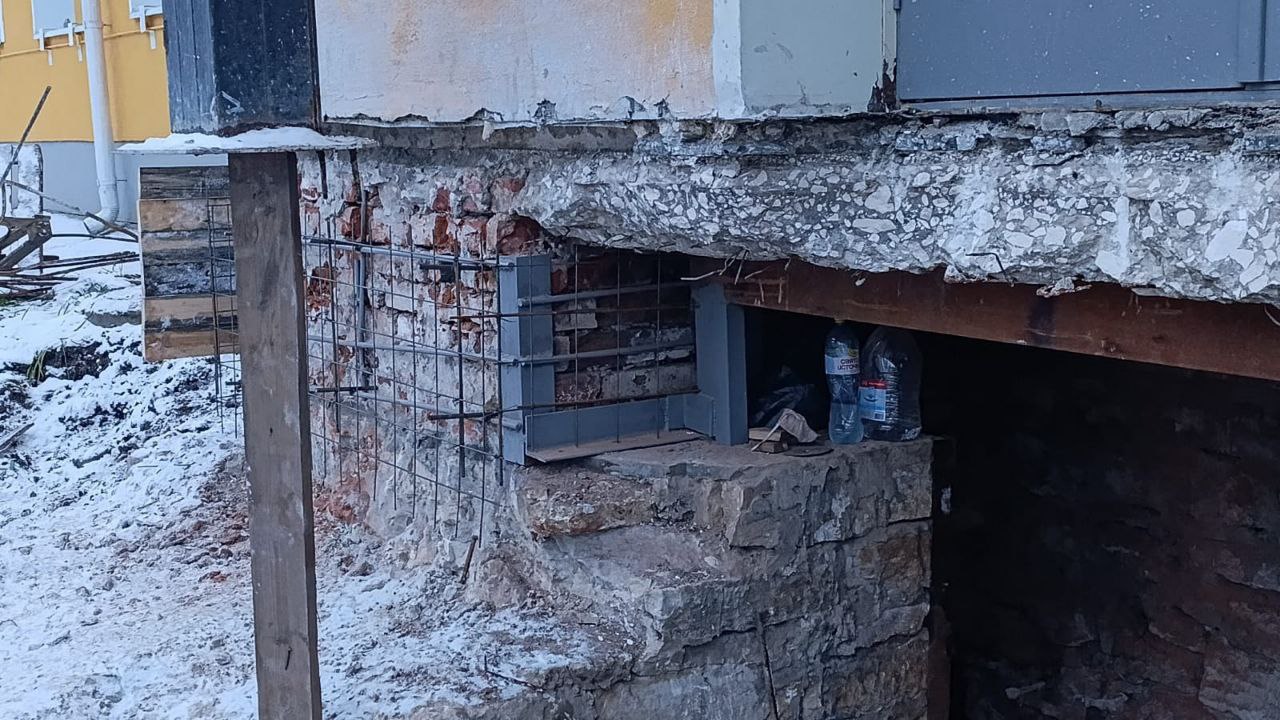 Тротуар вдоль Троицкого проспекта у Театра кукол в Архангельске будет перекрыт до начала декабря Тротуар вдоль Троицкого проспекта у Театра кукол в Архангельске будет перекрыт до начала декабря