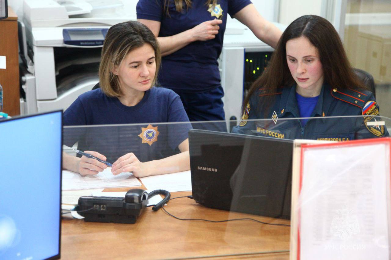 Тренировка психологов на телефоне «Горячая линия» Тренировка психологов на телефоне «Горячая линия»