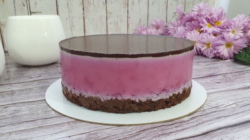 Новый низкокалорийный десерт: муссовый торт с ягодами и шоколадом