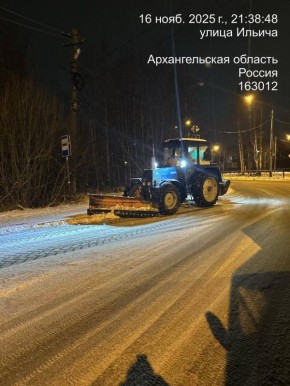 Ежедневно бригады «Мезенского дорожного управления»дорожного участка выполняют работы по очистке тротуаров и проезжей части от снега и устранению зимней скользкости