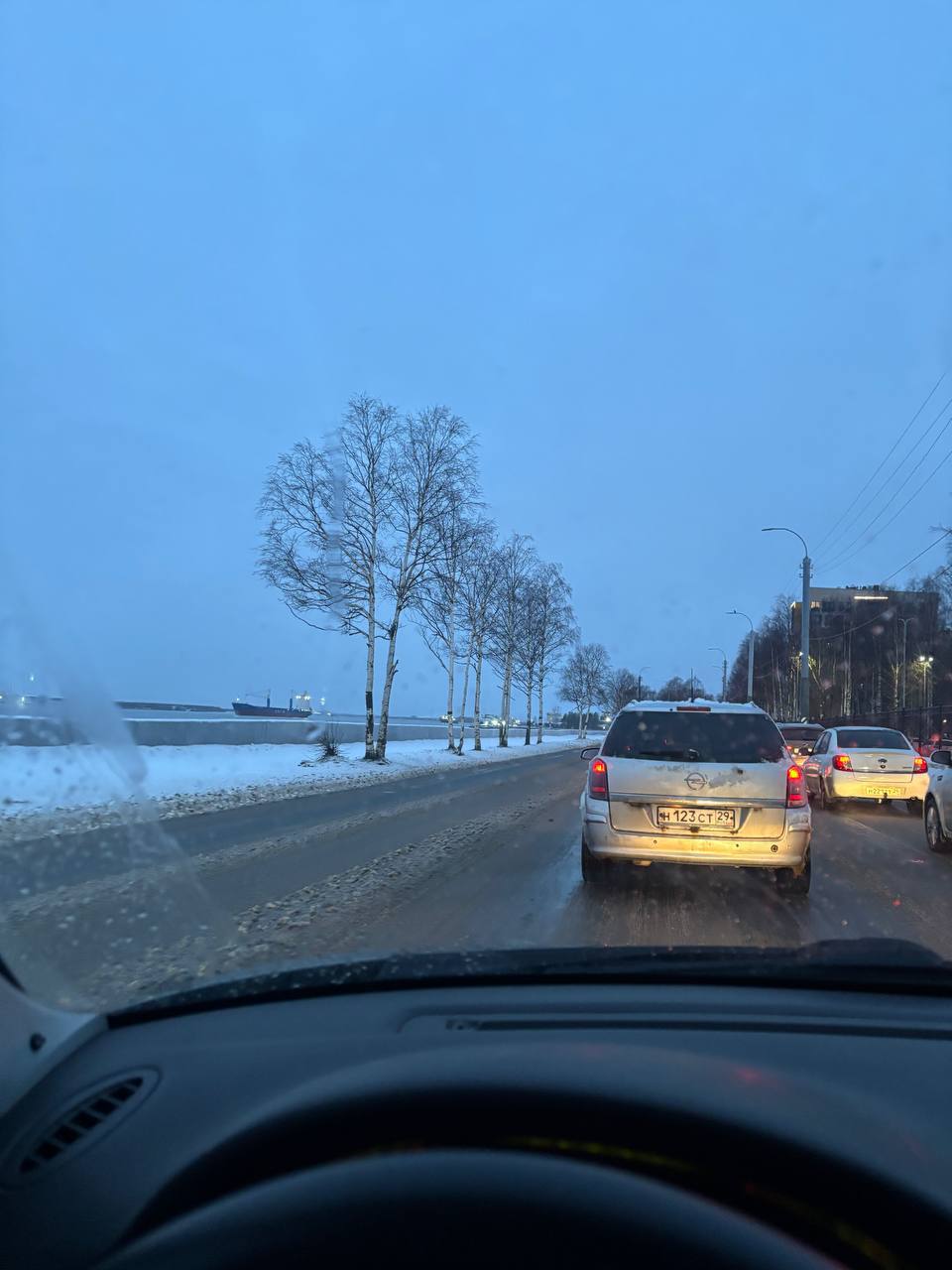 Похоже, зря мы вас позвали обновлённую проезжую часть на Площади Профсоюзов смотреть