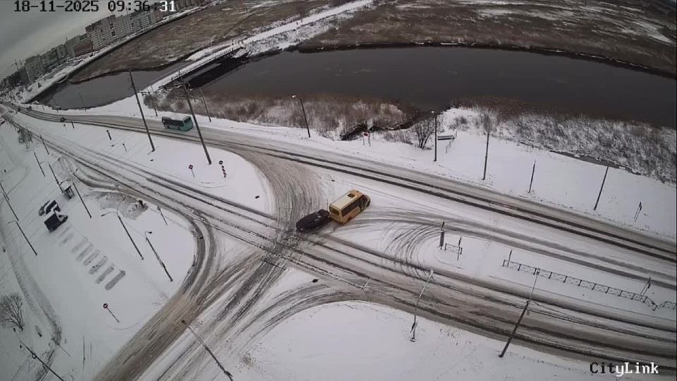 Появилось видео столкновения школьного автобуса и автомобиля Toyota Северодвинске