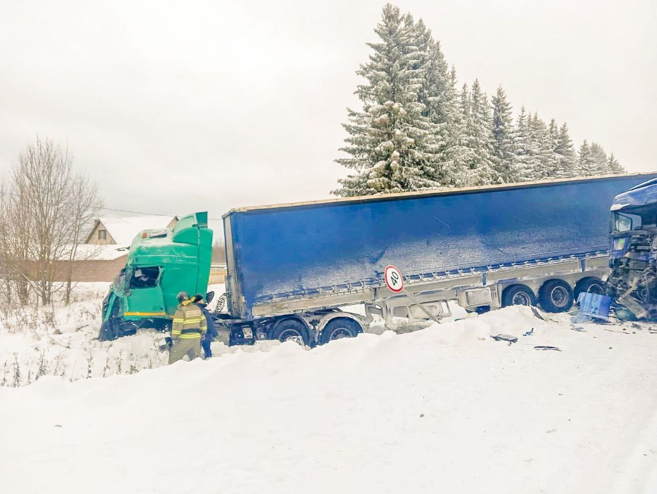 В Красноборском округе столкнулись два большегруза В Красноборском округе столкнулись два большегруза