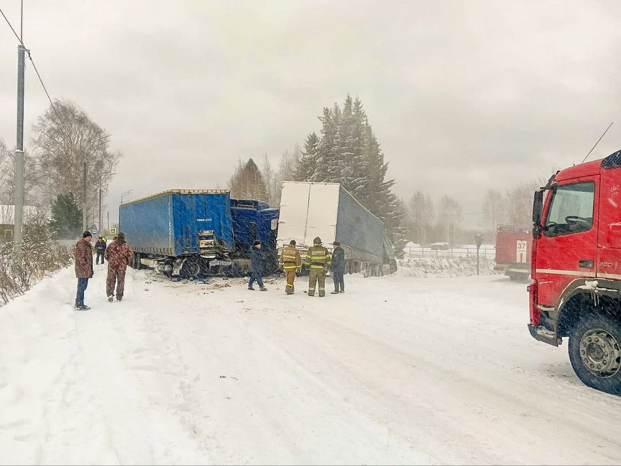 В Красноборском округе столкнулись два большегруза