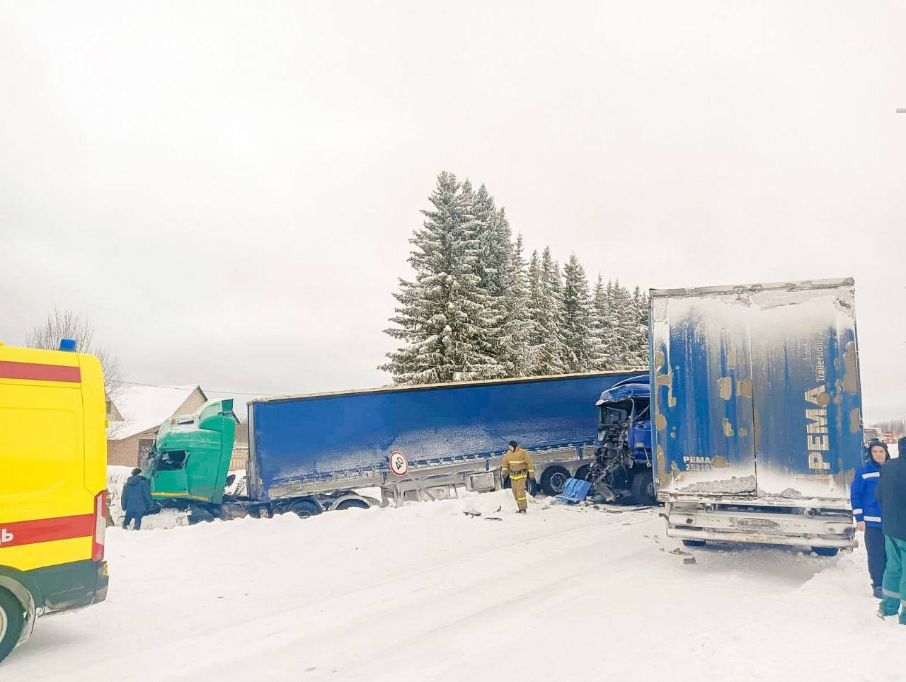 В Красноборском округе столкнулись два большегруза В Красноборском округе столкнулись два большегруза