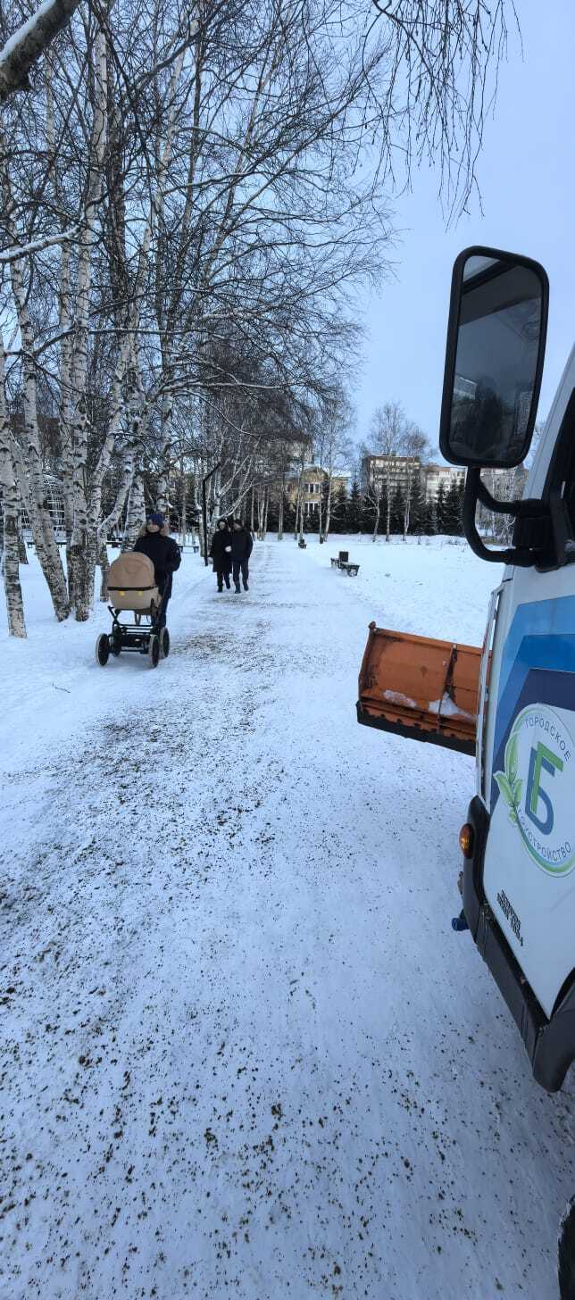 МУП «Городское благоустройство» заботится о содержании прогулочных территорий: уборка снега и посыпка песком – для комфорта горожан! МУП «Городское благоустройство» заботится о содержании прогулочных территорий: уборка снега и посыпка песком – для комфорта горожан!